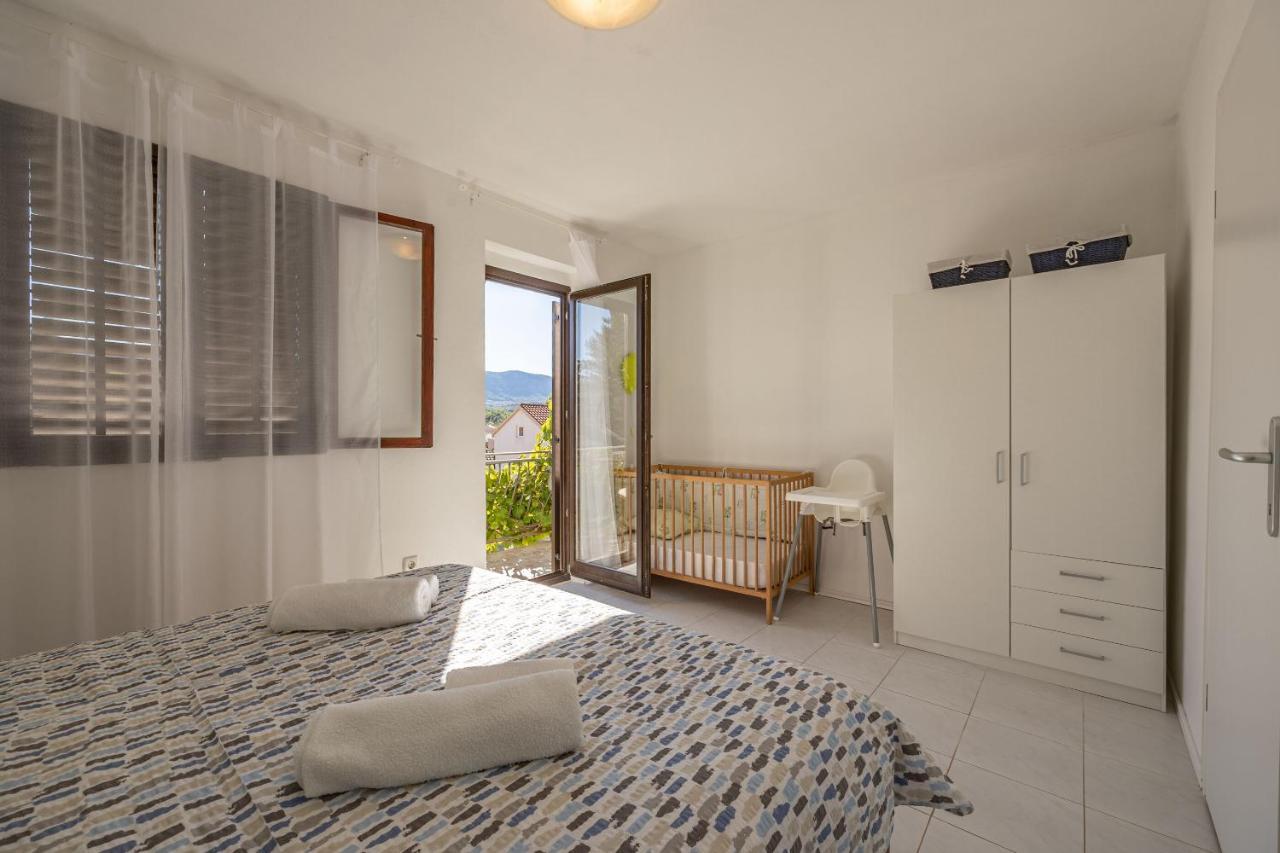 Apartments Iskra Vrboska Exterior photo